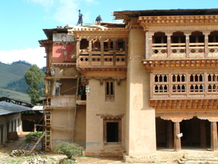 gal/Le_Monastere _Gangtey_Gompa/en_travaux/Travaux 10-2005/GG4.jpg